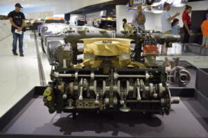 917-Aggregat-12-Zylinder-Schnittmodell-1